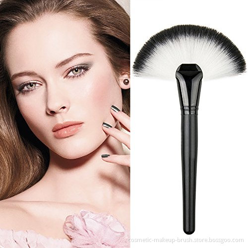 Professional Single Makeup Brush Blush / Powder Sector Makeup Brush Soft Fan Brush Foundation Brushes Make Up Tool